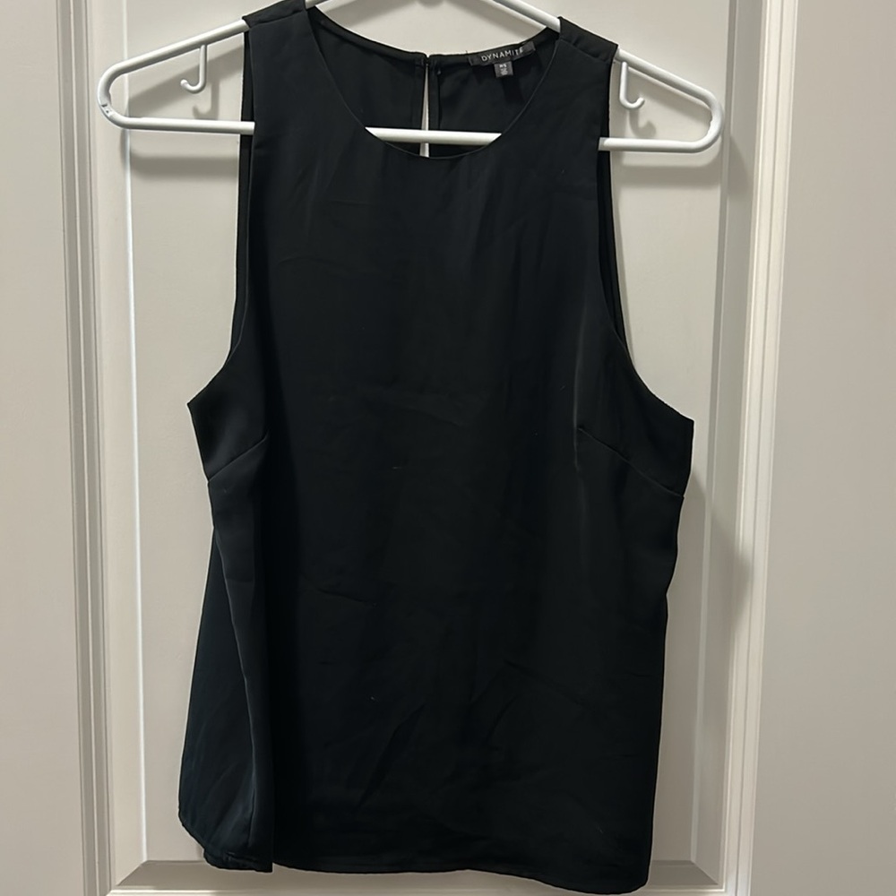 2 FOR $15 SALE 🔥 Dynamite Sleeveless Black Blouse